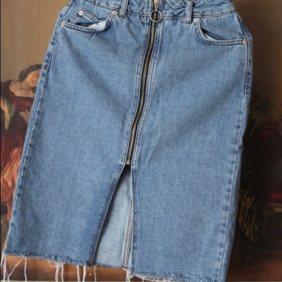 Top shop below the knee skirt. - Picture 2 of 4